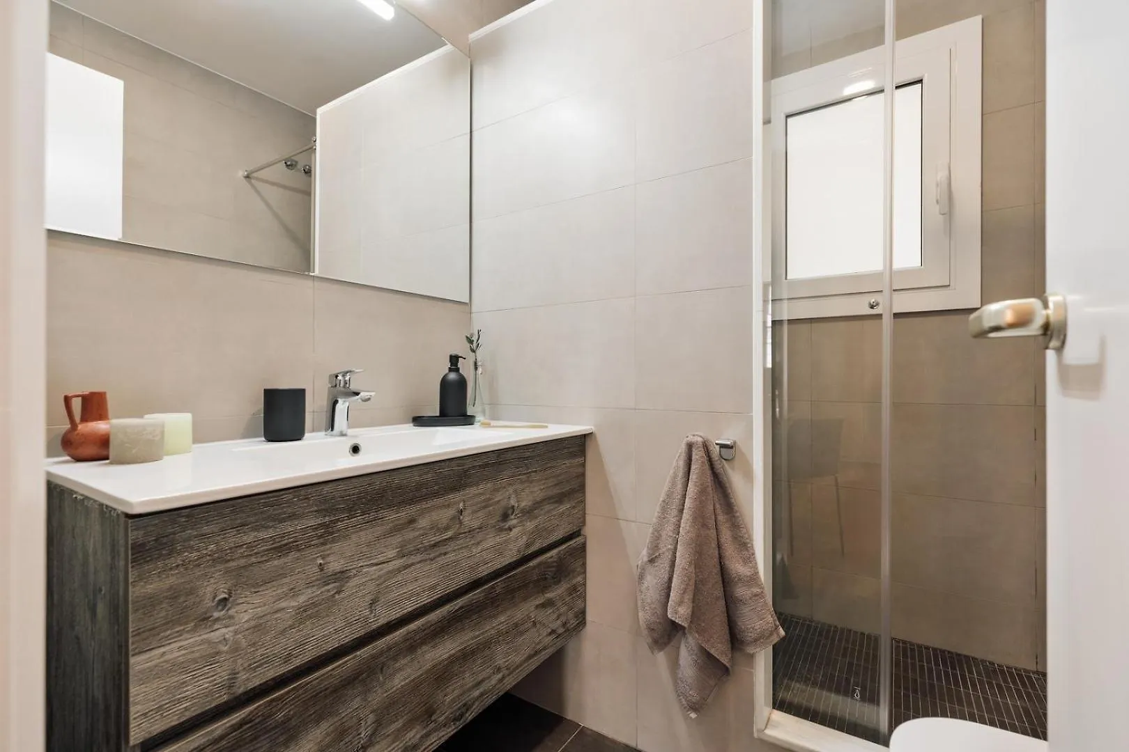Nicoya - 3 Bedrooms And Balcony In Eixample Dreta Βαρκελώνη